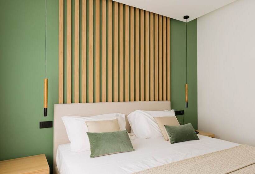 اتاق سوپریور, Plana