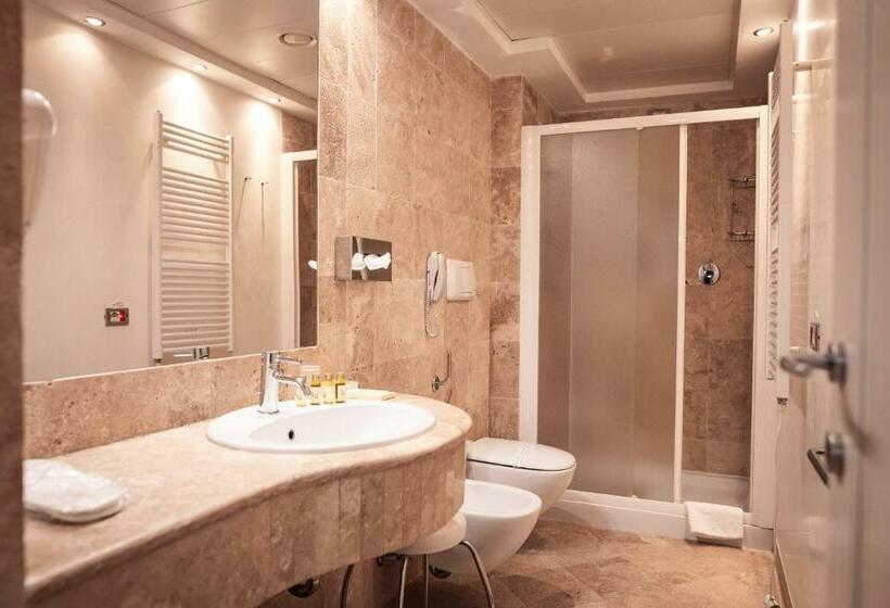 استودیوی کلاسیک, River Palace