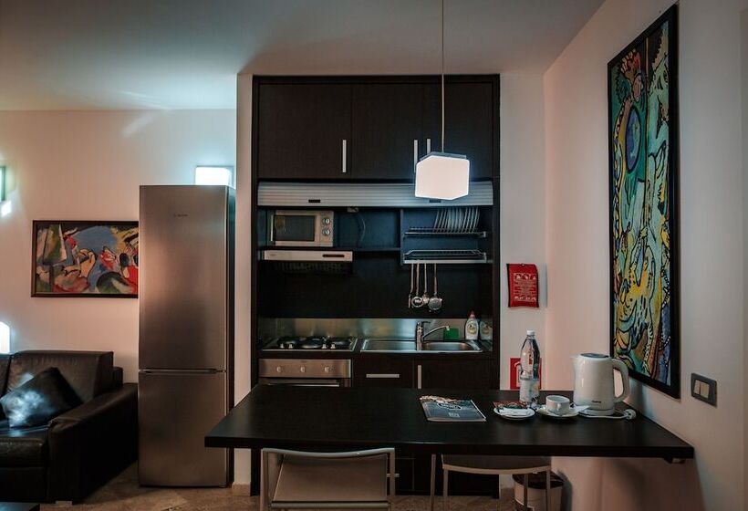 استودیوی کلاسیک, River Palace