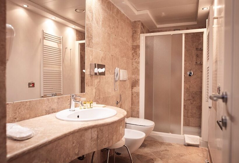 استودیوی کلاسیک, River Palace