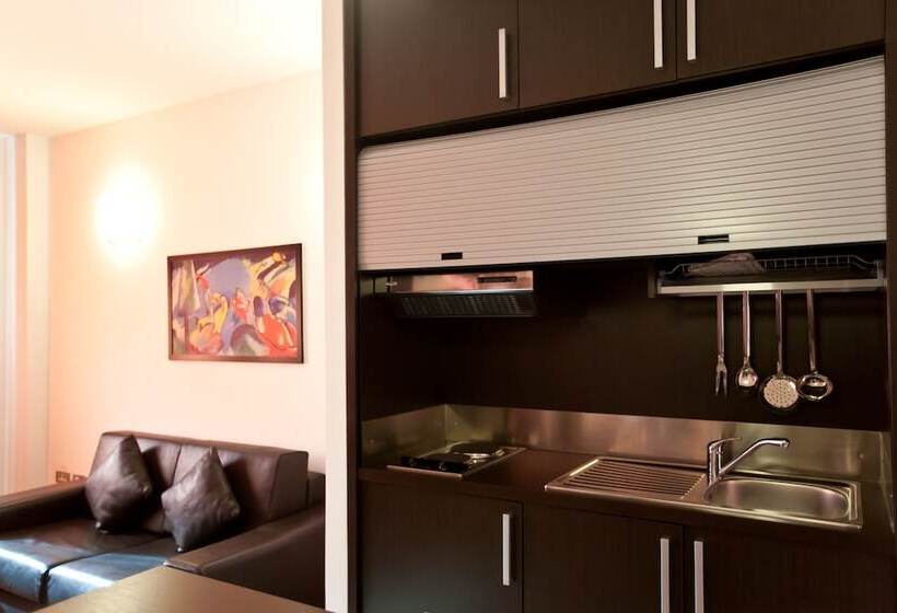 استودیوی کلاسیک, River Palace