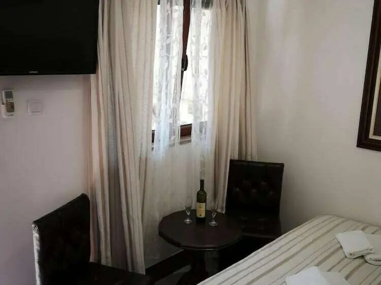 سوئیت کلاسیک, Villa Ivana