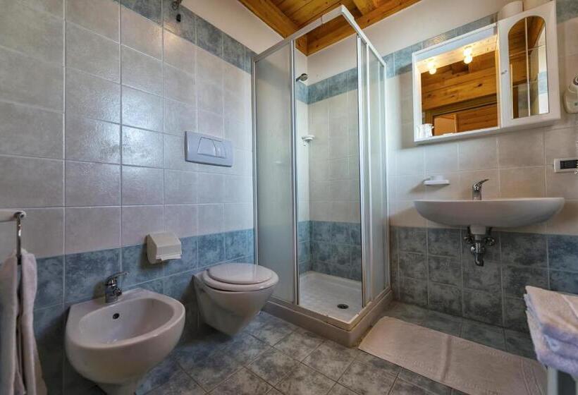 חדר סטנדרט נוף להרים, La Montanina Hotel In Val Di Non