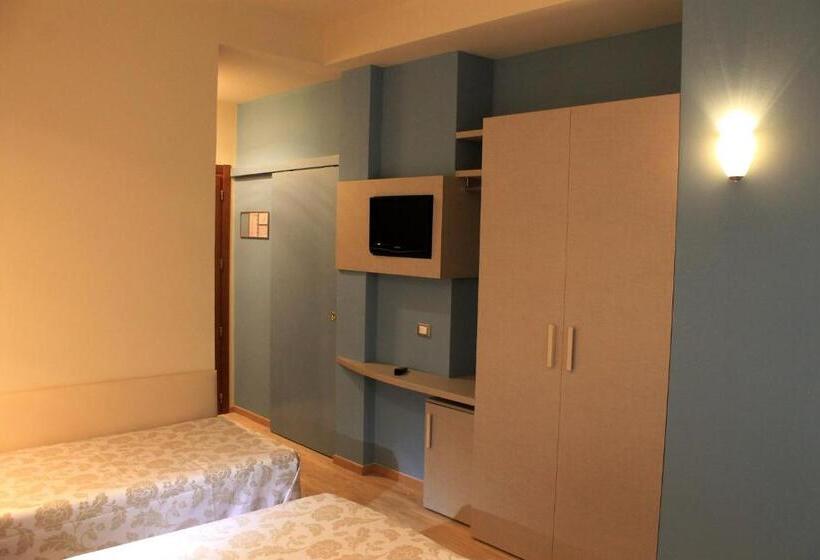 חדר סטנדרט לשלושה, Astor B&b