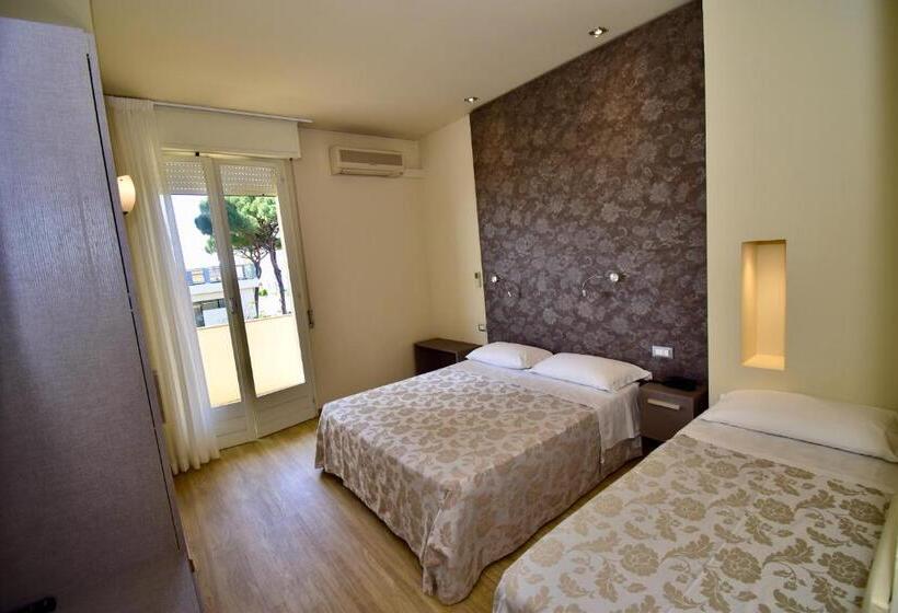 חדר סטנדרט לשלושה, Astor B&b