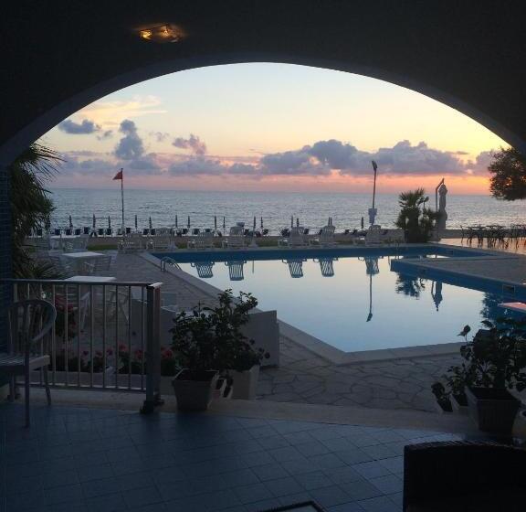 غرفة قياسية مطلّة علي البحر مزوَّدة بشُرفة, Poseidon