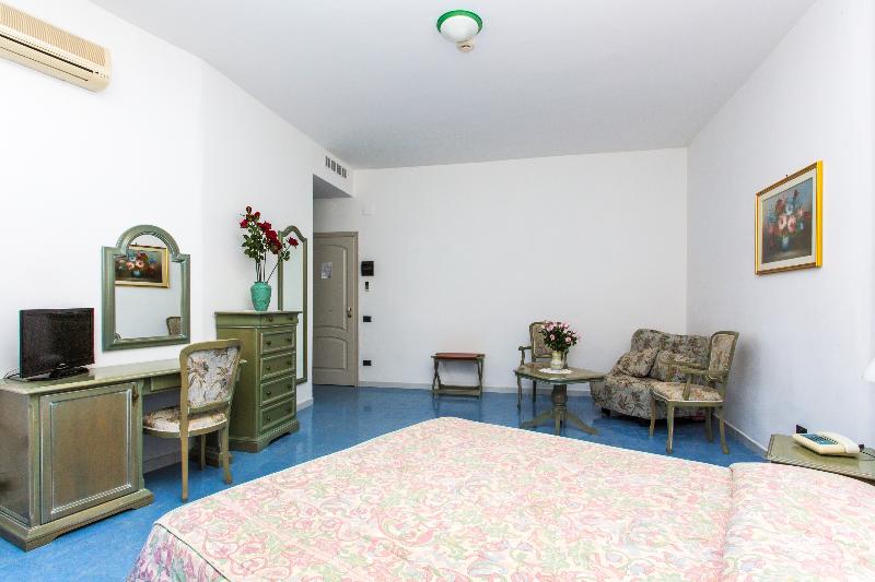 חדר סטנדרט לשלושה, Poseidon