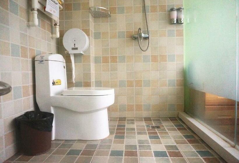 חדר סטנדרט, Buzz Lightyear Youth Hostel