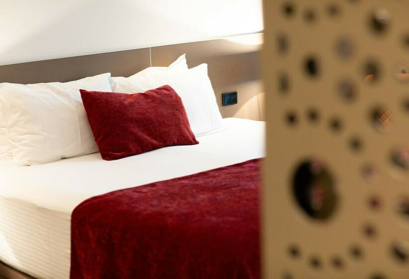 إستديو قياسى مزود بشرفة, Bridges Villas Barooga