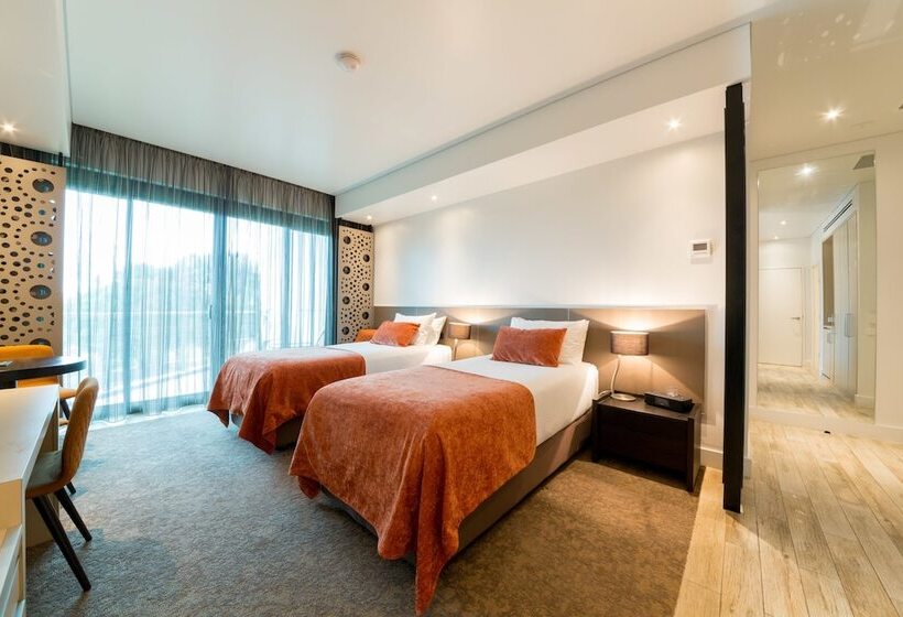 إستديو قياسى مزود بشرفة, Bridges Villas Barooga