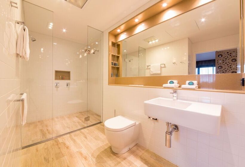 إستديو قياسى مزود بشرفة, Bridges Villas Barooga