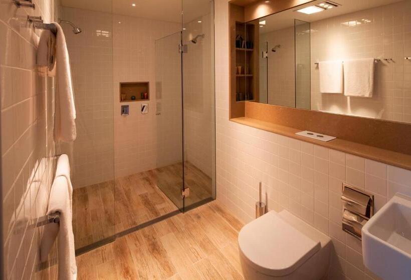 إستديو قياسى مزود بشرفة, Bridges Villas Barooga