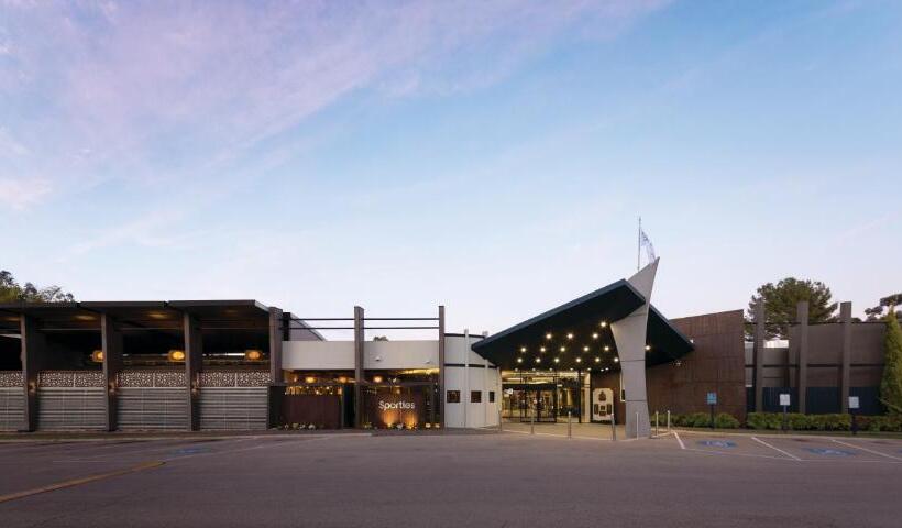 إستديو قياسى مزود بشرفة, Bridges Villas Barooga