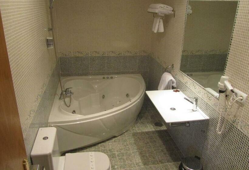 חדר סופריור, Galayos