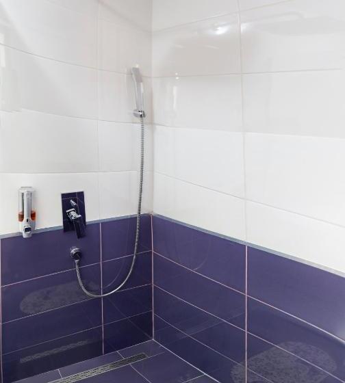 اتاق استاندارد سه نفره, Guest House ćiro