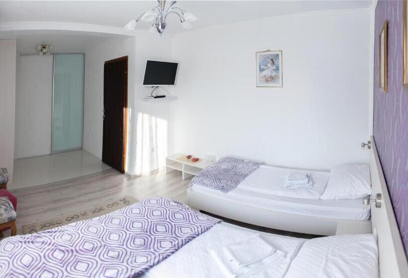 اتاق استاندارد سه نفره, Guest House ćiro