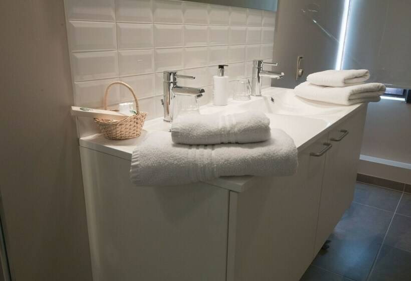 חדר סטנדרט, Keravic