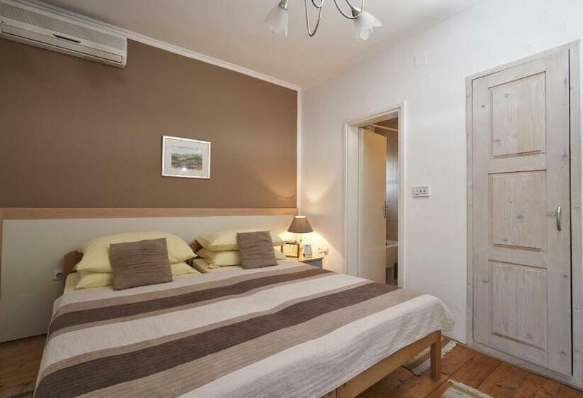 اتاق استاندارد, Pansion Rose