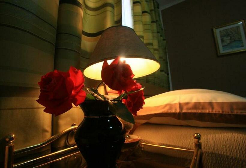 اتاق استاندارد سه نفره, Pansion Rose