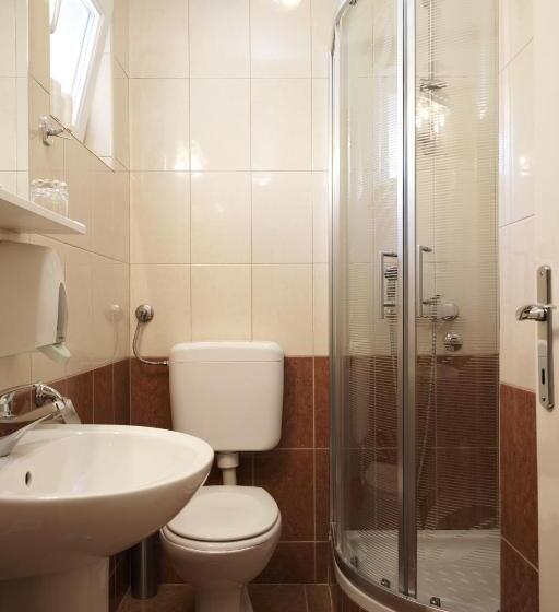 اتاق استاندارد سه نفره, Pansion Rose