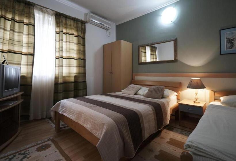 اتاق استاندارد سه نفره, Pansion Rose