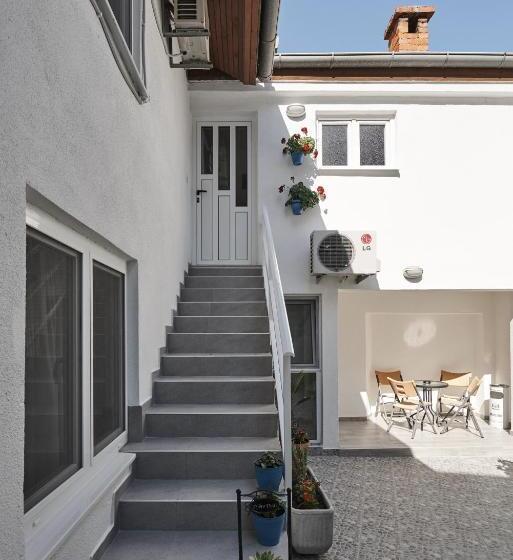 آپارتمان 3 خوابه, Pansion Rose