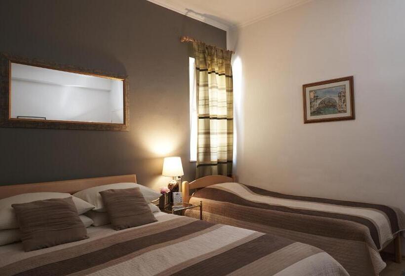 اتاق استاندارد چهارنفره با بالکن, Pansion Rose