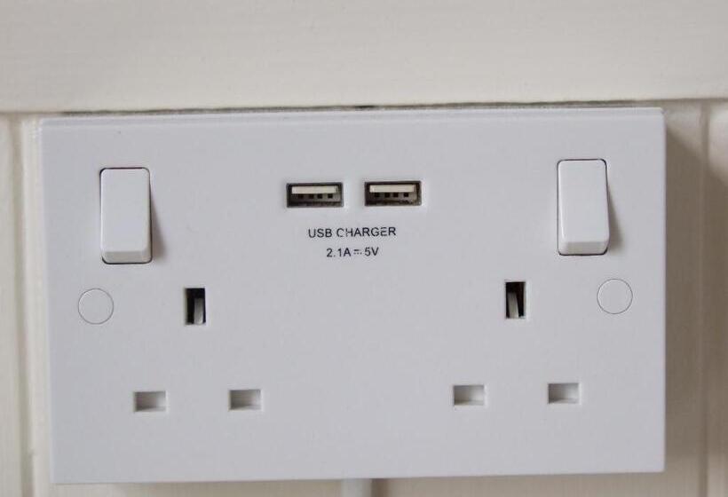 חדר משפחתי, Shannonside House N37hf67