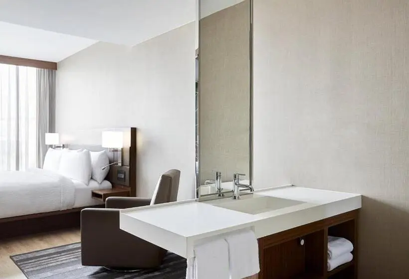 Superior-huone King-vuode, Ac Hotel By Marriott Raleigh North Hills