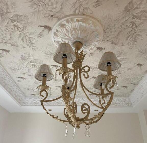 اتاق لوکس با وان آب گرم, Suite Comares