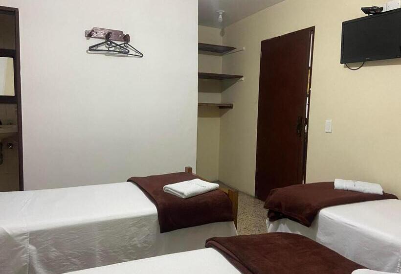 חדר סטנדרט לשלושה, Caldas Plaza