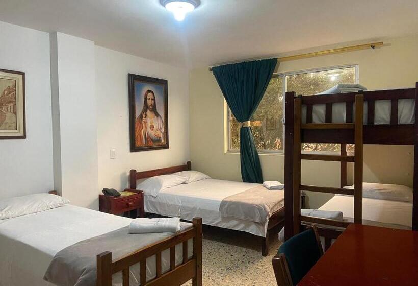 חדר סטנדרט לארבעה, Caldas Plaza