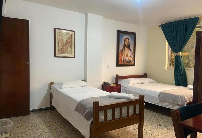 חדר סטנדרט לארבעה, Caldas Plaza