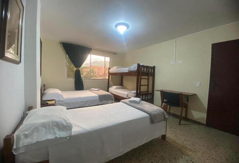 חדר סטנדרט לארבעה, Caldas Plaza