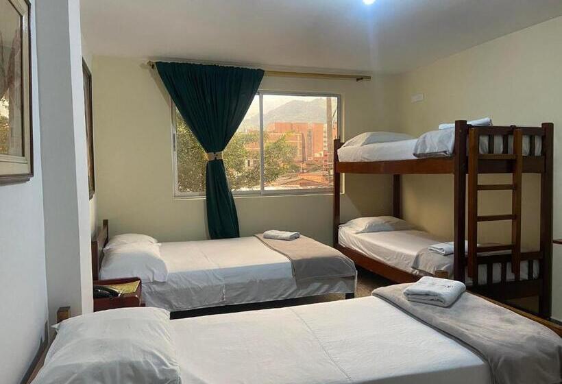 חדר סטנדרט לארבעה, Caldas Plaza