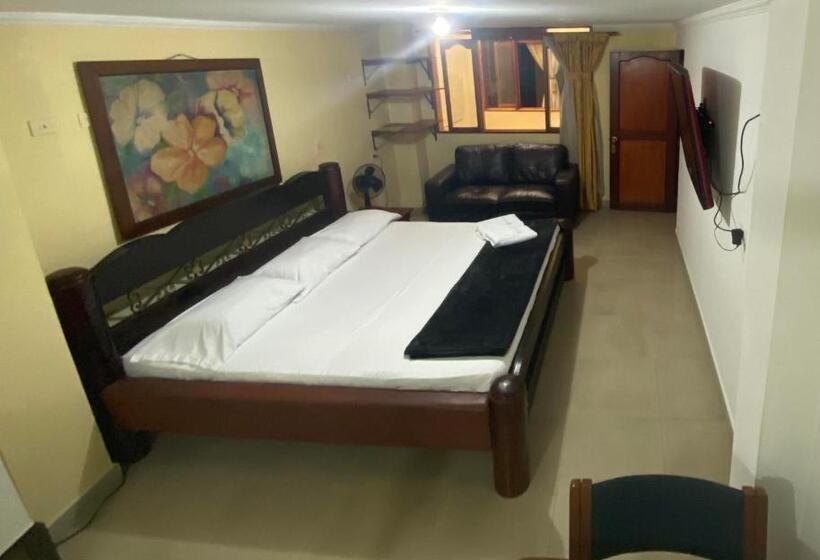 סוויטת ג'וניור, Caldas Plaza