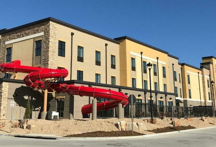 جناح, Comfort Suites Loveland