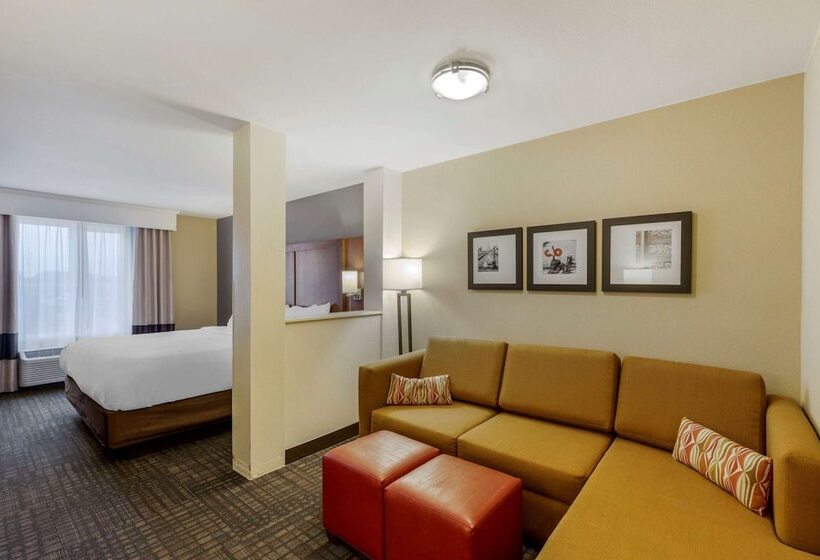 جناح, Comfort Suites Loveland