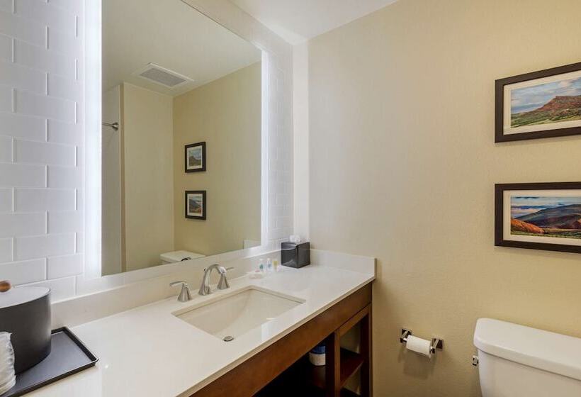 جناح, Comfort Suites Loveland