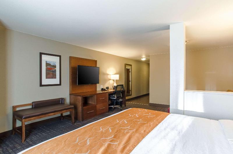 جناح, Comfort Suites Loveland