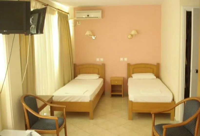Standard Kolmen Hengen Huone, Cybele Guest Accommodation