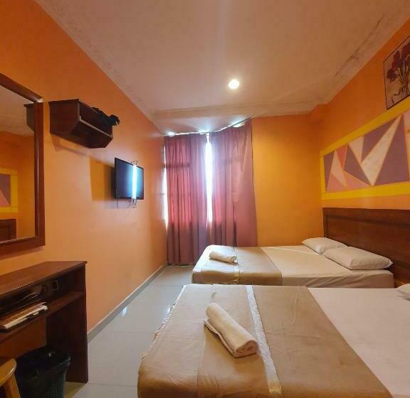 غرفة سوبيريور عائلية, Highway Budget