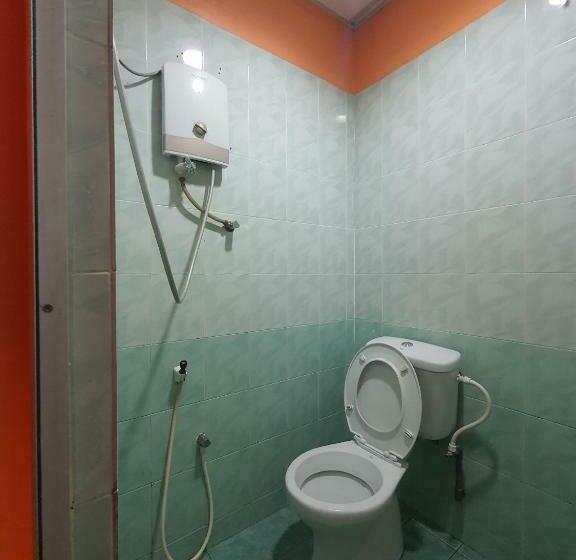 غرفة سوبيريور عائلية, Highway Budget