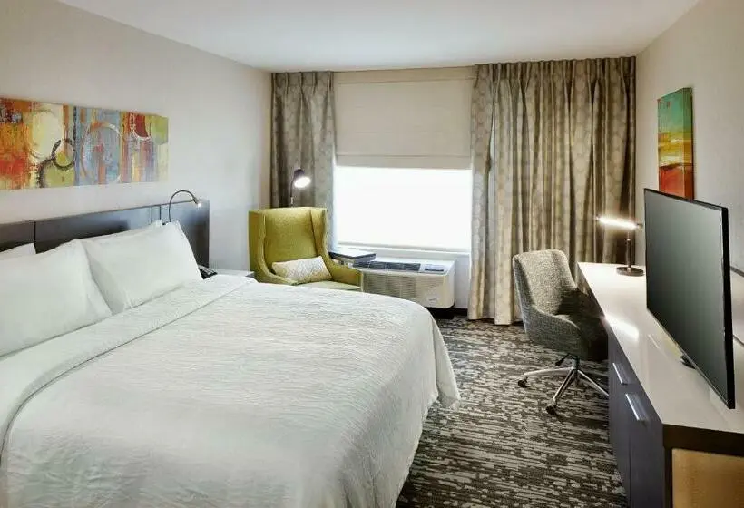 キングサイズベッドのスタンダードルーム, Hilton Garden Inn Roslyn