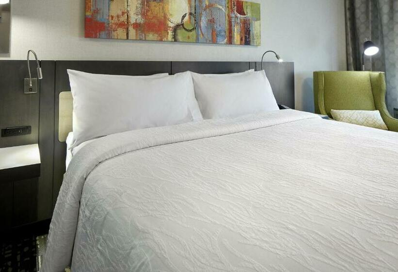 חדר סטנדרט עם מיטת קינג, Hilton Garden Inn Roslyn