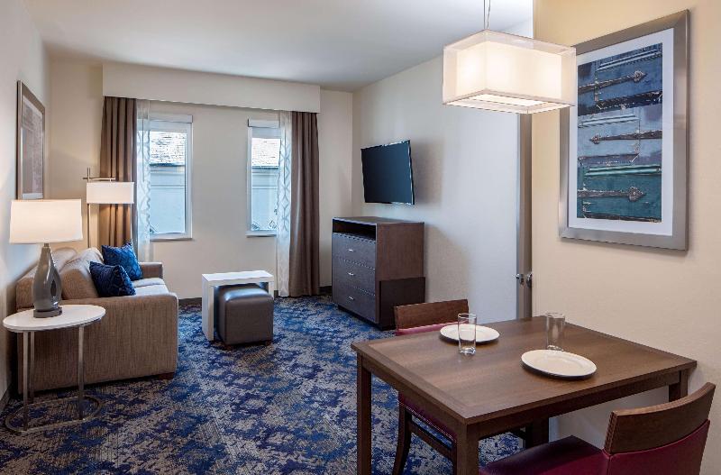스위트 킹사이즈 침대, Homewood Suites By Hilton New Orleans French Quarter