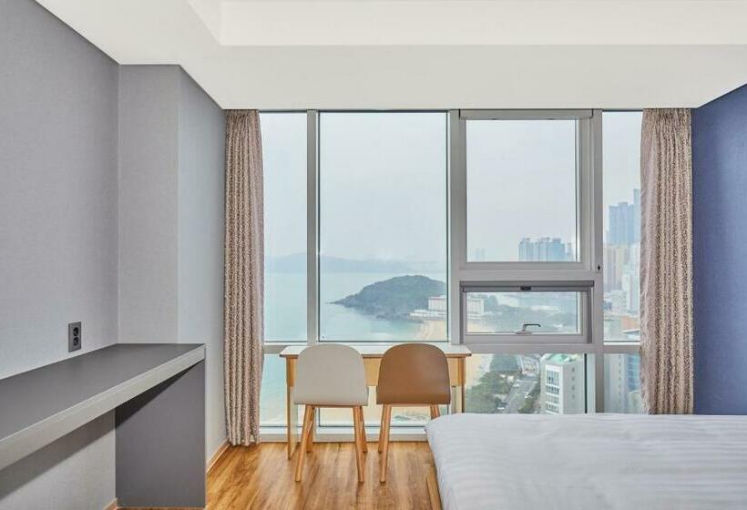 اتاق لوکس با چشم‌انداز دریا, Kolon Seacloud