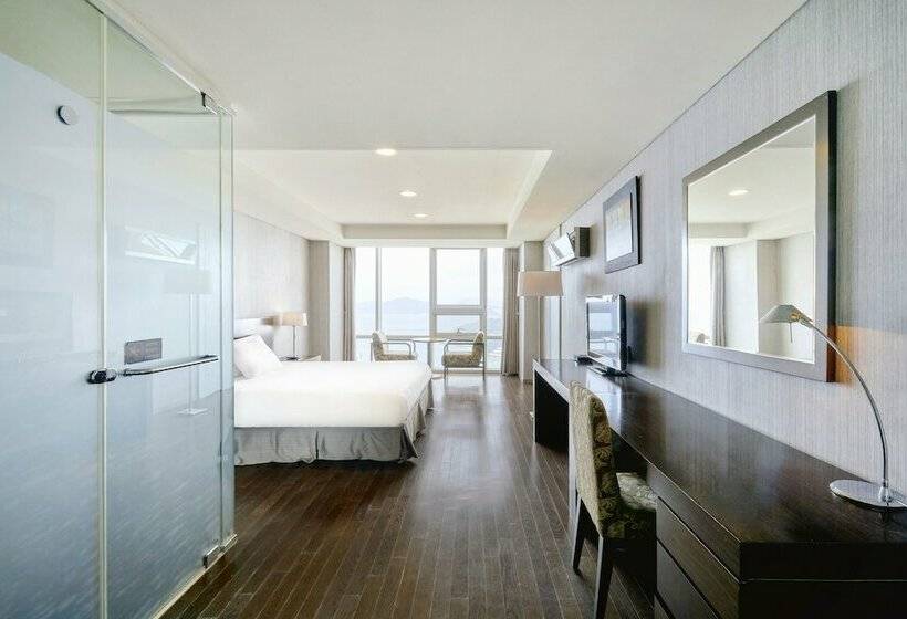 اتاق لوکس با چشم‌انداز دریا, Kolon Seacloud