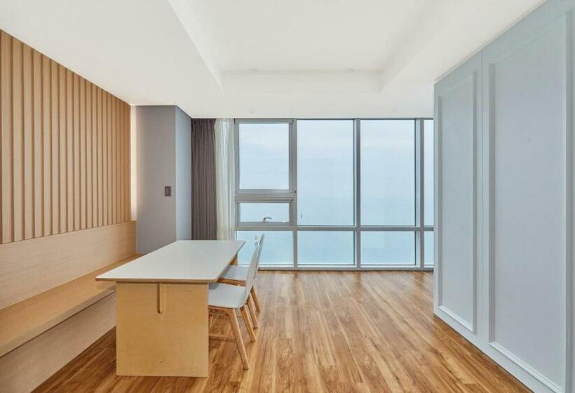 سوئیت اجرایی با چشم‌انداز دریا, Kolon Seacloud