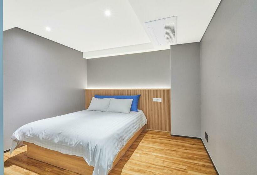 سوئیت اجرایی با چشم‌انداز دریا, Kolon Seacloud